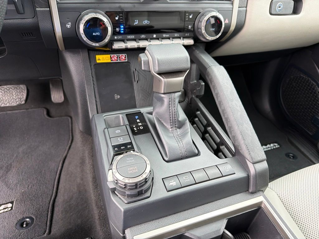Used 2024 Toyota Tacoma Limited w/ Limited Package (LT) AWD/4WD image 16
