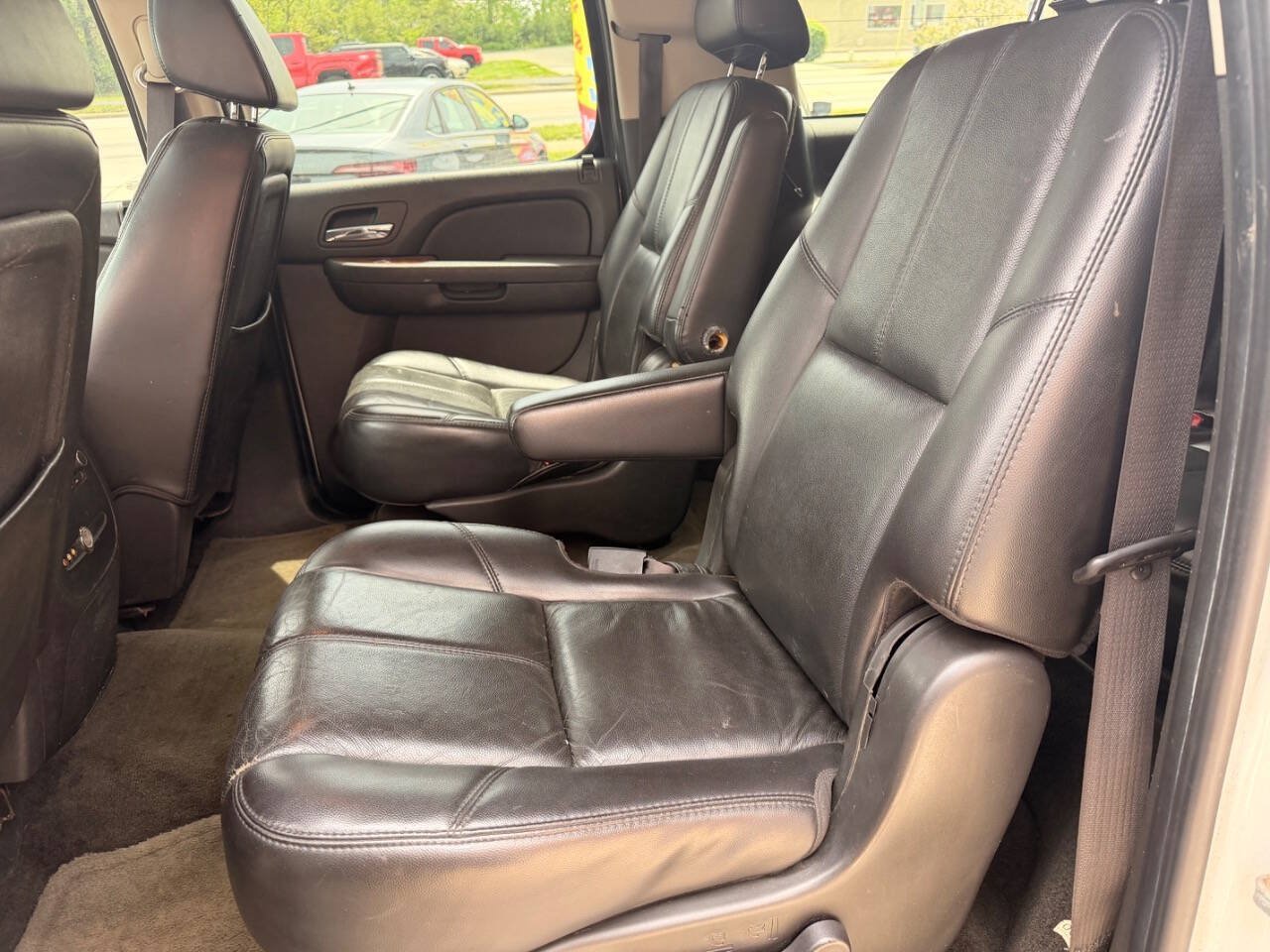 Used 2007 Chevrolet Suburban LT w/ LT Preferred Equipment Group AWD/4WD image 13