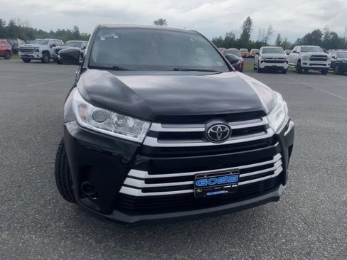 Used 2019 Toyota Highlander LE AWD/4WD image 3