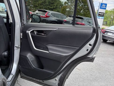 Used 2021 Toyota RAV4 LE AWD/4WD image 46
