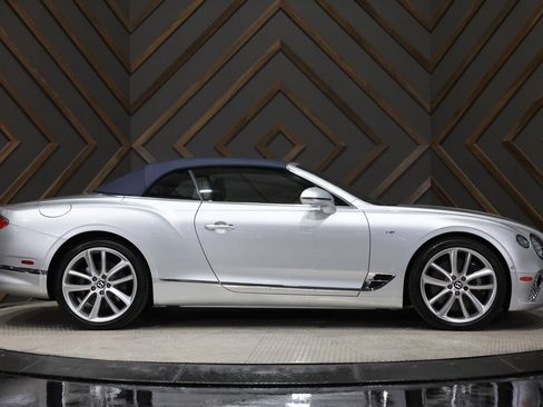 Used 2021 Bentley Continental GT image 15