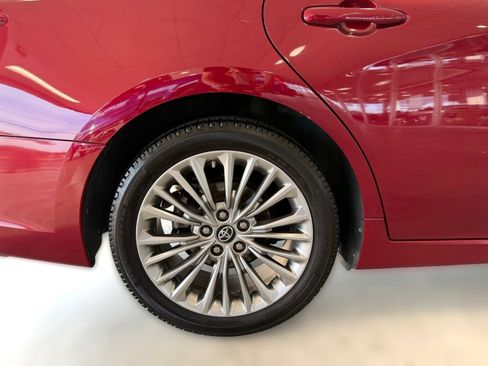 Used 2019 Toyota Avalon Limited FWD image 13