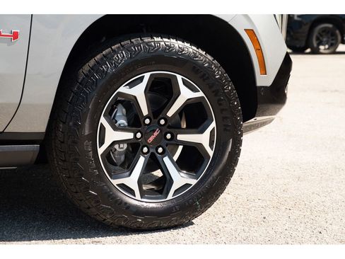 New 2026 GMC Yukon AT4 w/ AT4 Premium Plus Package AWD/4WD image 10