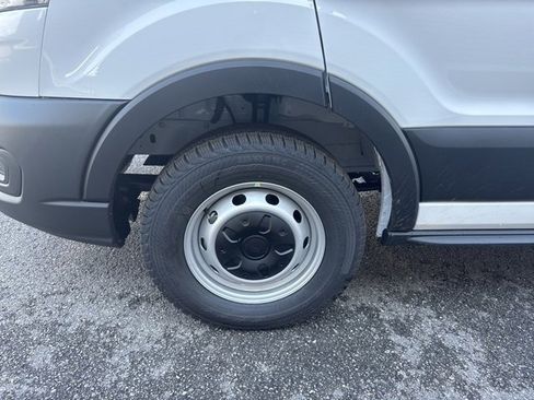 New 2025 Ford Transit 250 148 Medium Roof image 10