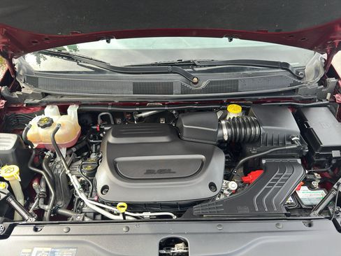 Used 2023 Chrysler Voyager LX FWD image 18