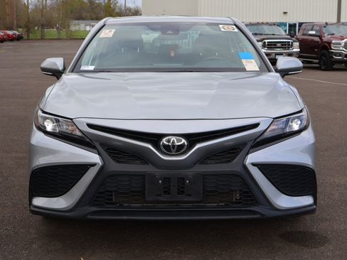 Used 2024 Toyota Camry SE image 9