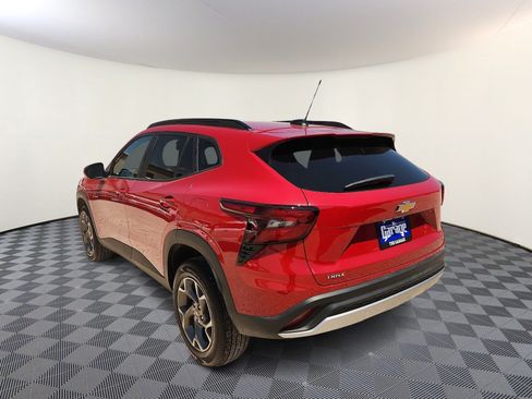 Used 2026 Chevrolet Trax LT FWD image 3