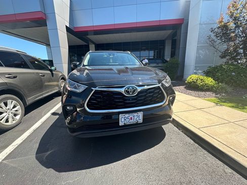 Used 2023 Toyota Highlander Limited AWD/4WD image 7