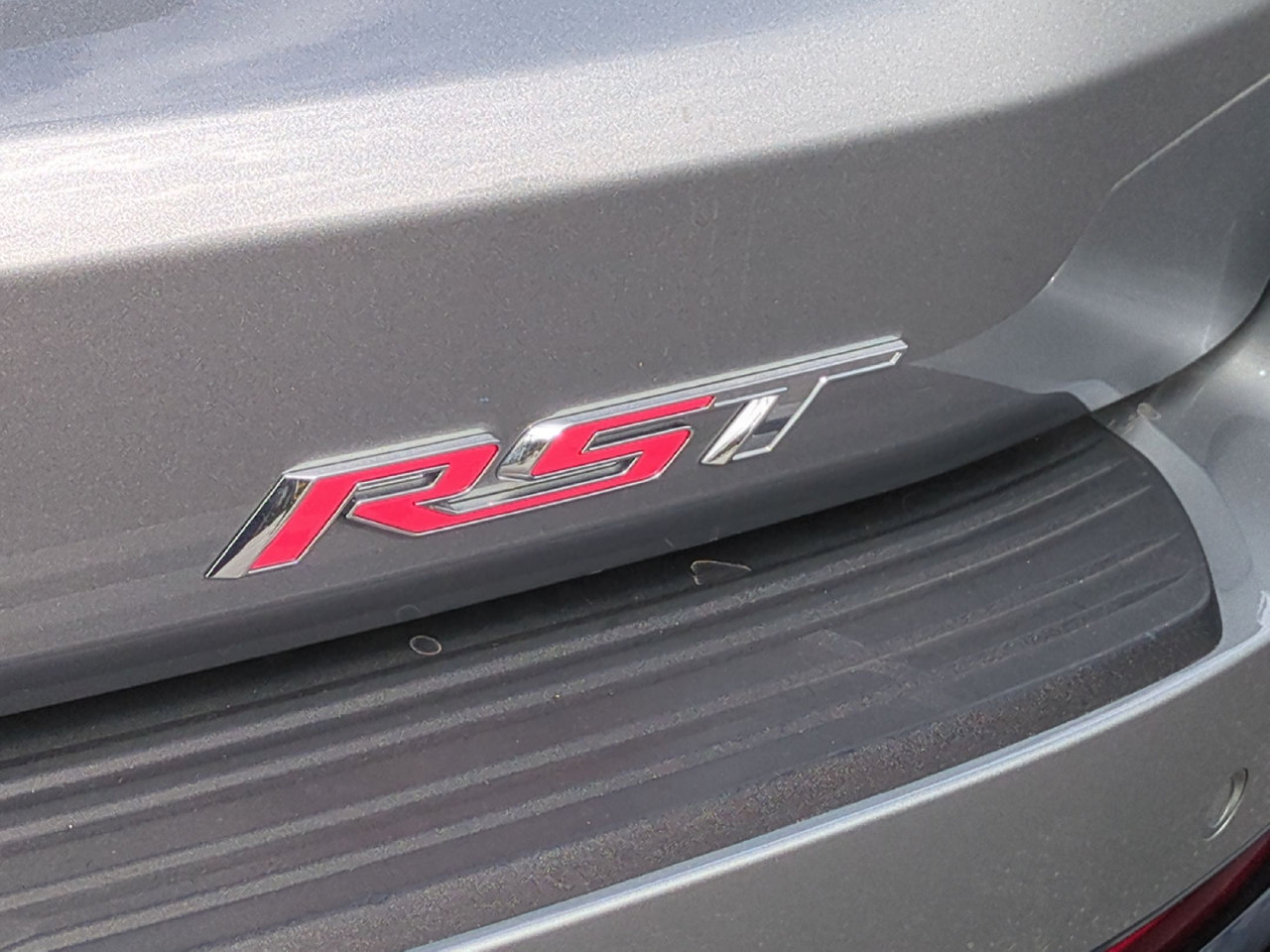 Used 2026 Chevrolet Suburban RST RWD image 18