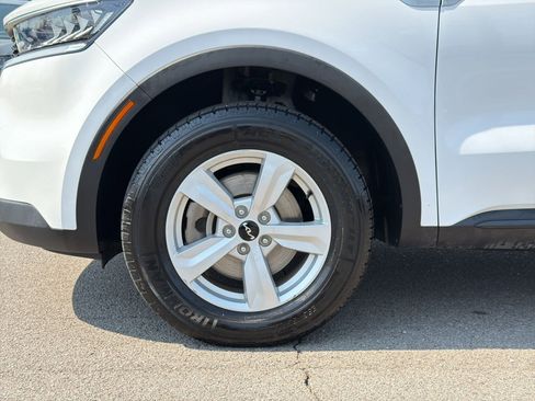 Used 2023 Kia Sorento LX image 12