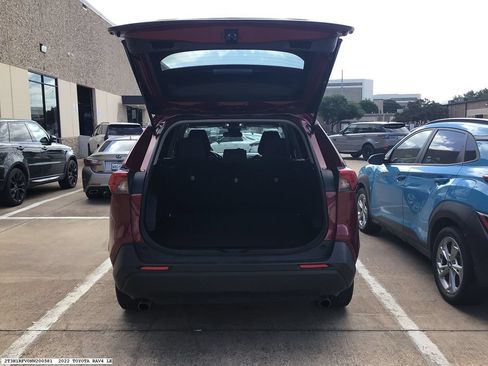 Used 2022 Toyota RAV4 LE FWD image 11