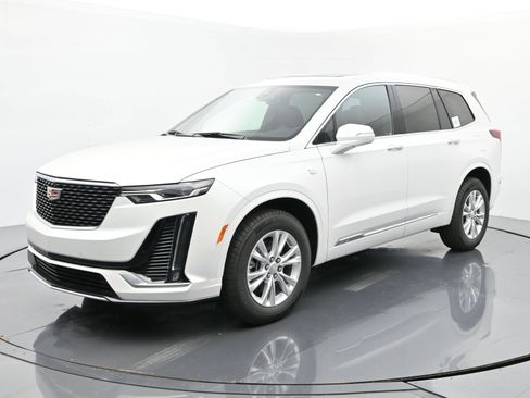 New 2025 Cadillac XT6 Luxury image 1