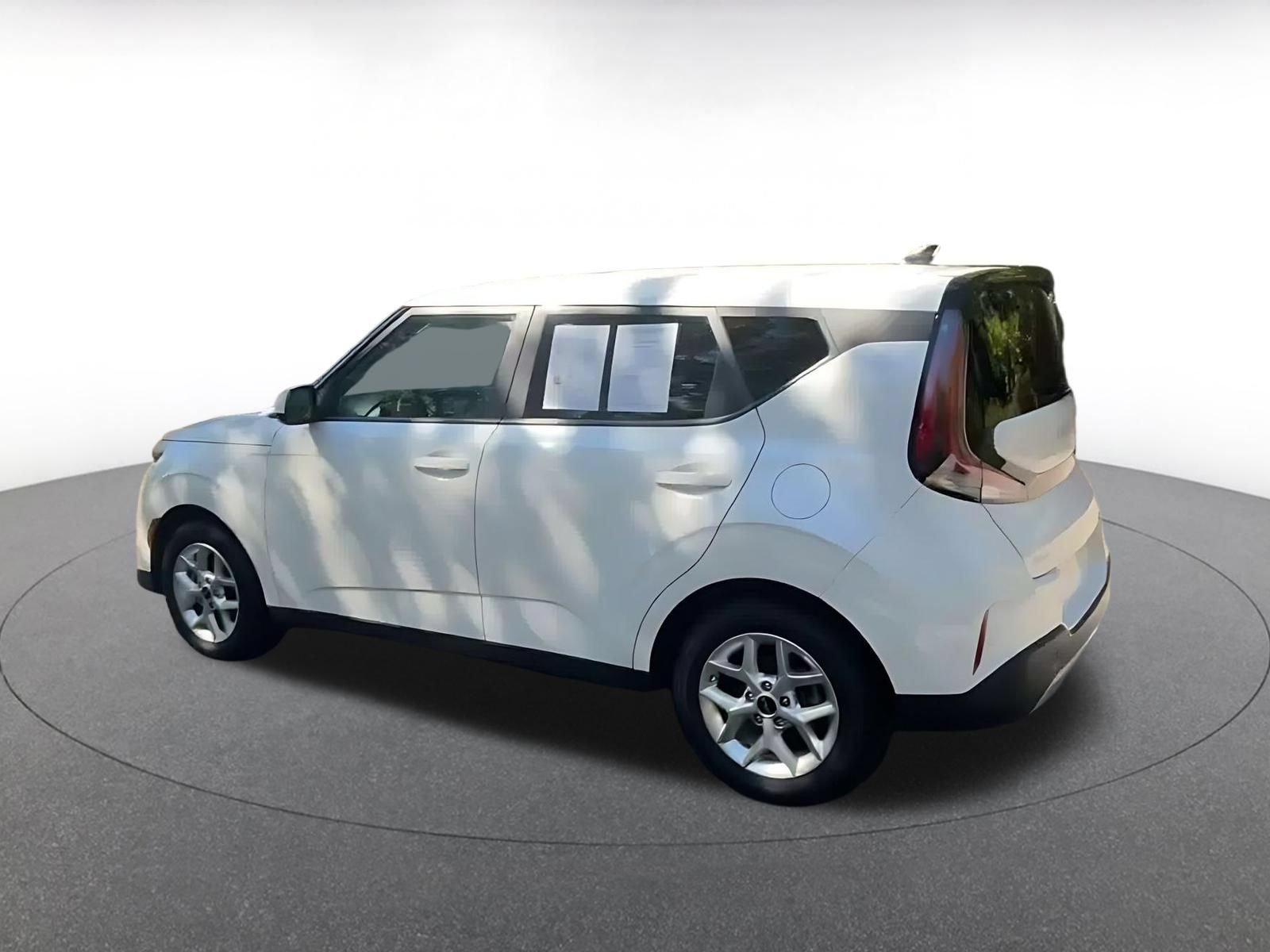 Used 2025 Kia Soul LX w/ LX Technology Package FWD image 9