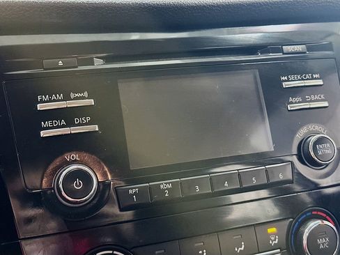 Used 2015 Nissan Rogue S image 15