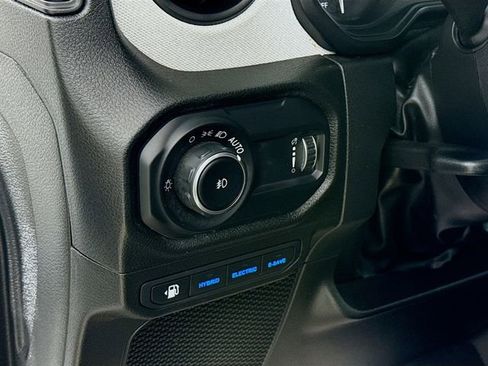 Used 2024 Jeep Wrangler Unlimited image 10