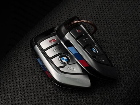 Used 2022 BMW 530i xDrive w/ M Sport Package image 10