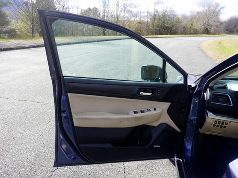 Used 2017 Subaru Legacy 2.5i Limited image 9