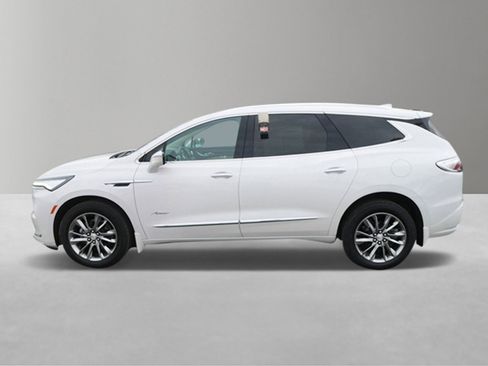Used 2022 Buick Enclave Avenir w/ Avenir Technology Package image 2