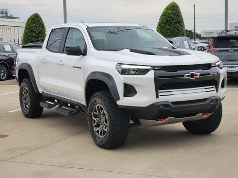 Used 2023 Chevrolet Colorado ZR2 AWD/4WD image 3