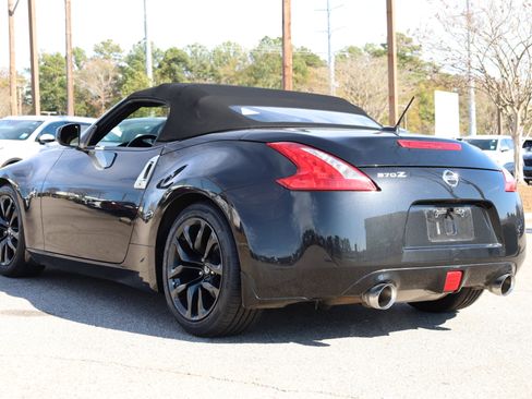 Used 2017 Nissan 370Z Touring image 3