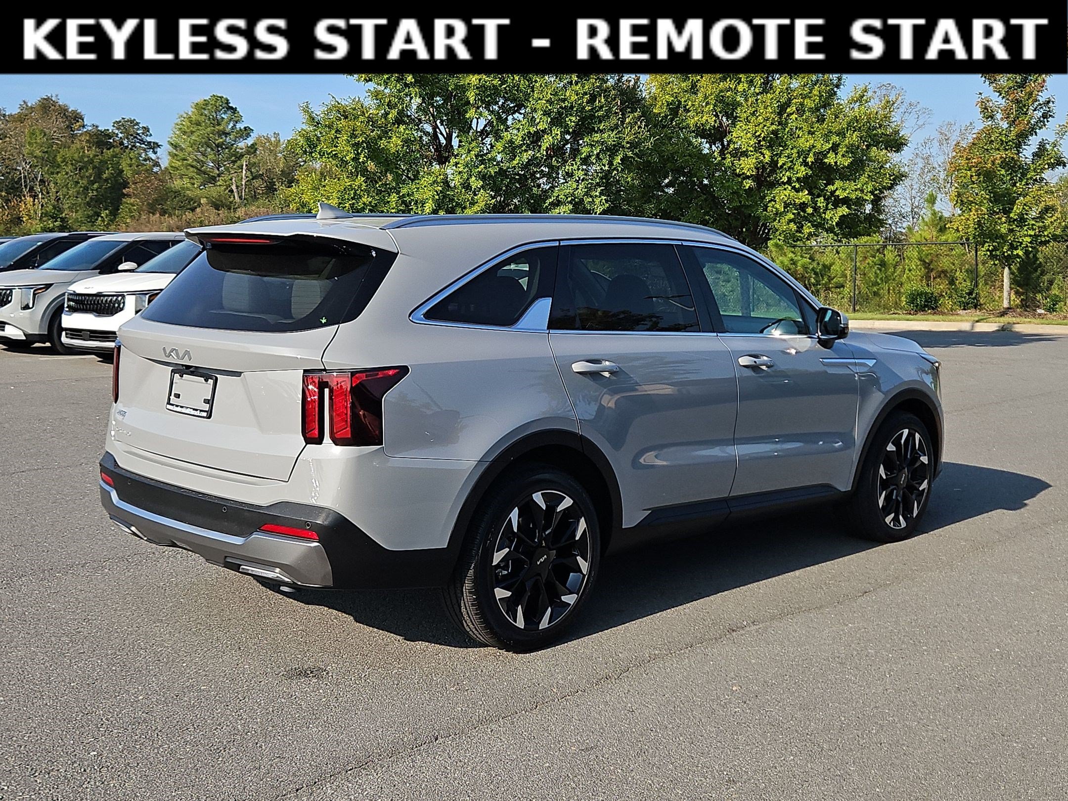 Used 2025 Kia Sorento EX w/ Panoramic Sunroof Package FWD image 7