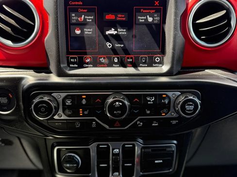 Used 2020 Jeep Gladiator Rubicon AWD/4WD image 17