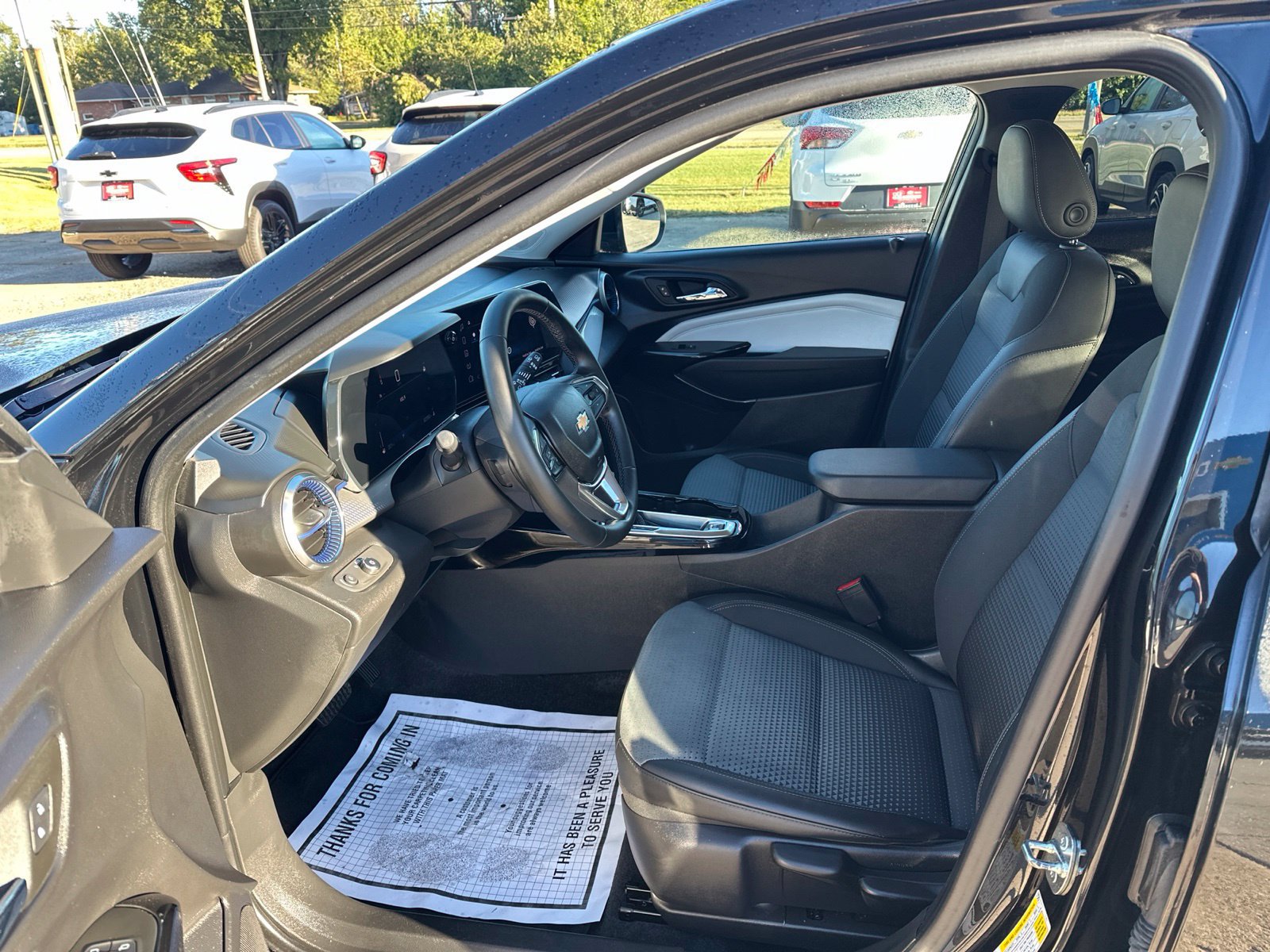 Used 2024 Chevrolet Trax LT w/ LT Convenience Package FWD image 9