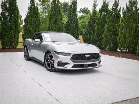 Used 2025 Ford Mustang Premium RWD image 2