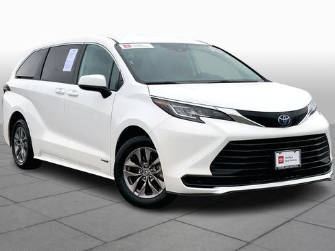 Used 2021 Toyota Sienna LE FWD image 3