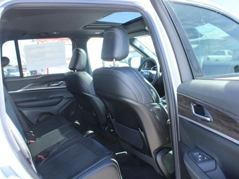 New 2026 Jeep Grand Cherokee Altitude AWD/4WD image 4