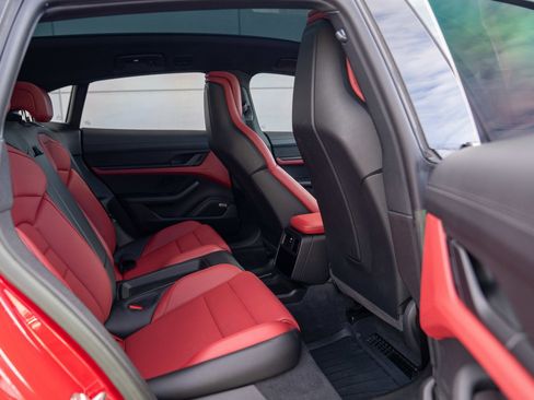 Used 2022 Porsche Taycan 4 Cross Turismo image 22