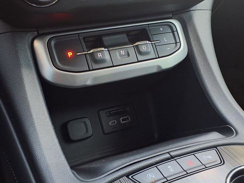 Used 2022 GMC Acadia SLT w/ Elevation Edition FWD image 13