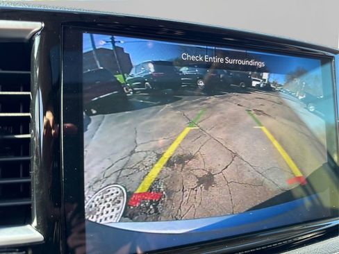 Used 2024 Chrysler Pacifica Limited FWD image 35