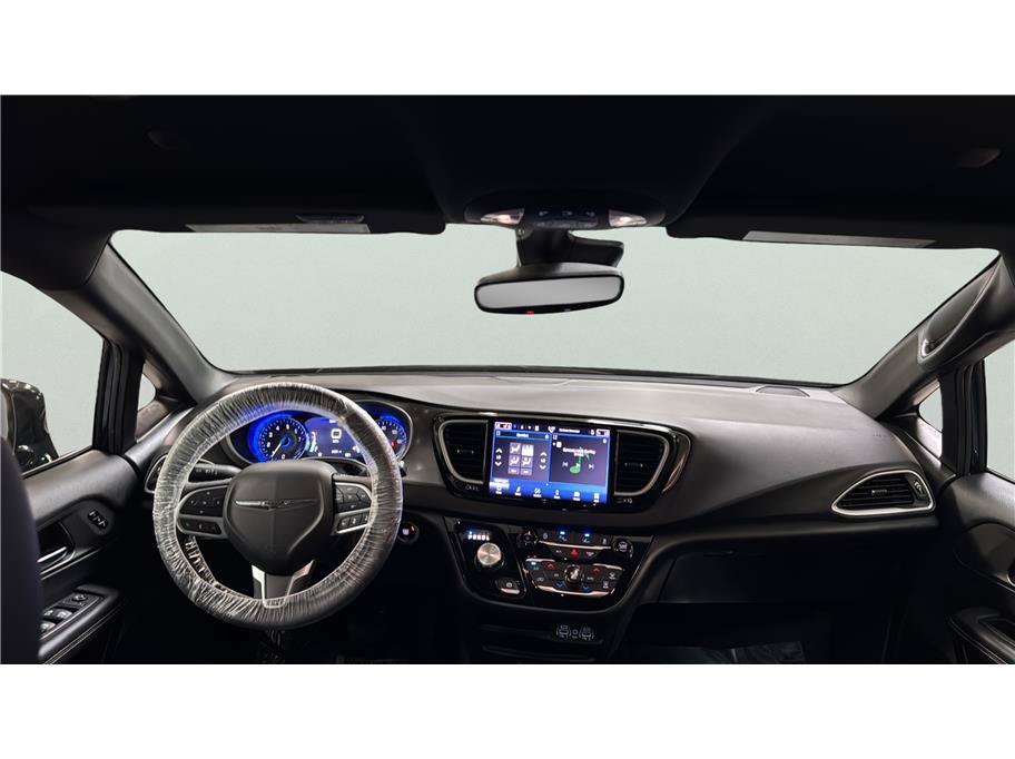 Used 2025 Chrysler Pacifica Select FWD image 30