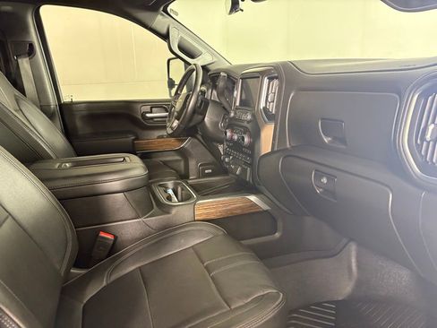 Used 2022 Chevrolet Silverado 2500 High Country w/ Z71 Off-Road Package image 17