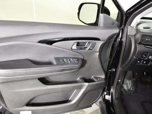 Used 2020 Honda Pilot Touring image 37