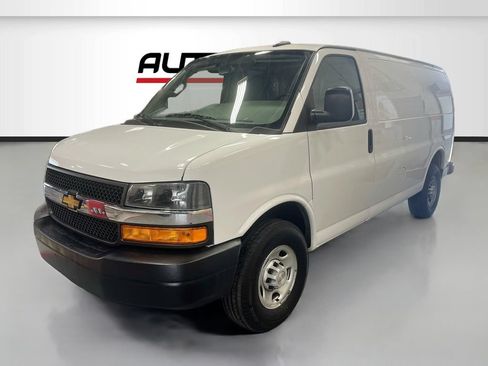 Used 2024 Chevrolet Express 2500 w/ Driver Convenience Package RWD image 3