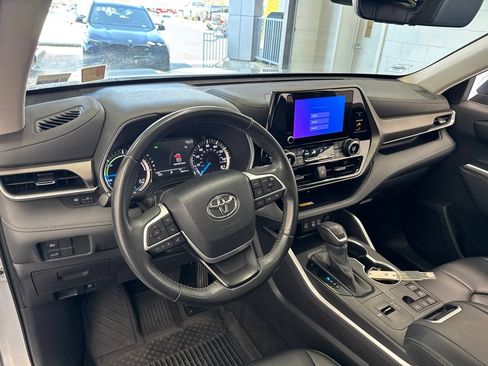 Used 2023 Toyota Highlander XLE AWD/4WD image 18