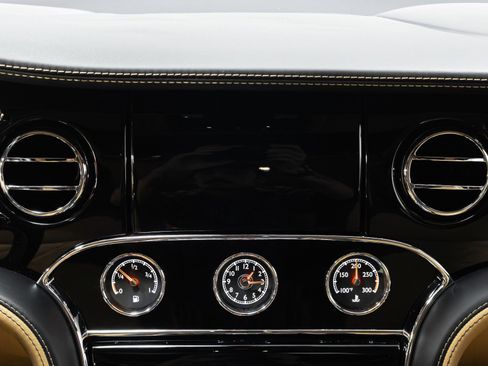 Used 2016 Bentley Mulsanne Speed image 37