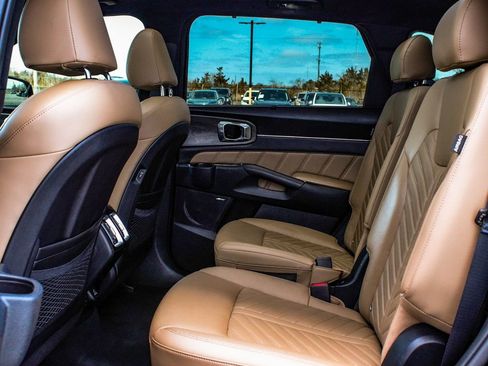 Used 2024 Kia Sorento SX Prestige w/ Olive Brown Leather Package image 36