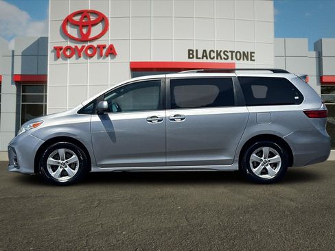 Certified 2018 Toyota Sienna LE FWD image 6