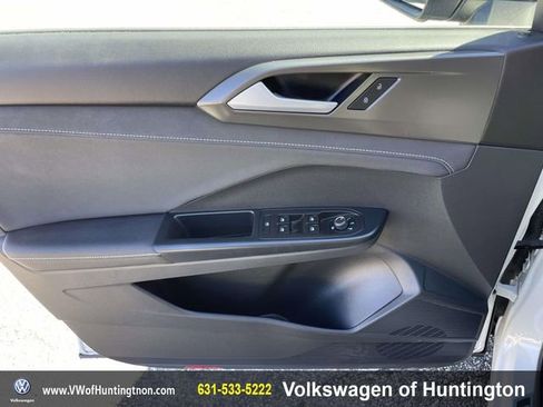 Certified 2025 Volkswagen Taos SE w/ Taos Adventure Package (SXB) image 14