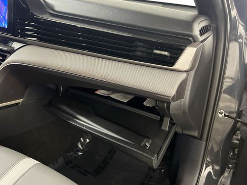 Used 2025 Toyota Camry SE FWD image 35