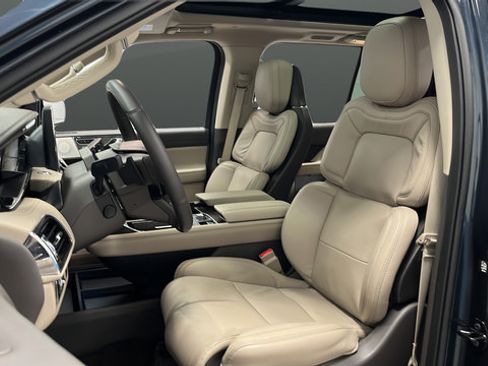 Used 2024 Lincoln Navigator Reserve AWD/4WD image 9