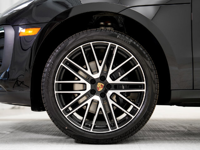 Certified 2026 Porsche Macan AWD/4WD image 25