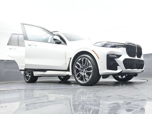 Used 2021 BMW X7 M50i w/ Dynamic Handling Package AWD/4WD image 41
