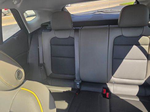Used 2025 Chevrolet Trax ACTIV w/ Sunroof Package FWD image 9