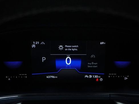 Used 2022 Volkswagen Taos SE w/ Panoramic Sunroof Package image 25