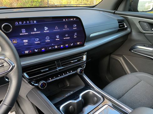 Used 2024 Chevrolet Traverse LT w/ Trailering Package image 24