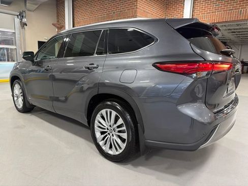Used 2023 Toyota Highlander Platinum AWD/4WD image 5